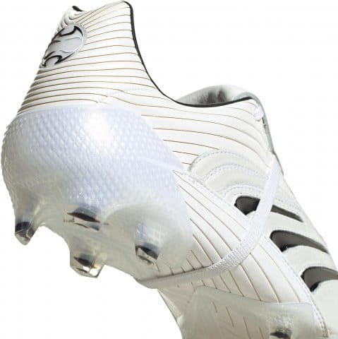 football shoes predator absolute