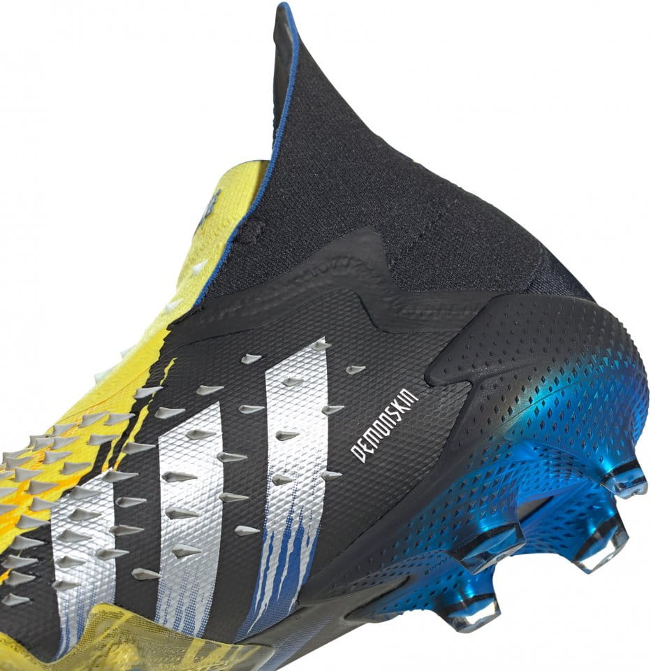 Nogometni čevlji adidas PREDATOR FREAK + FG