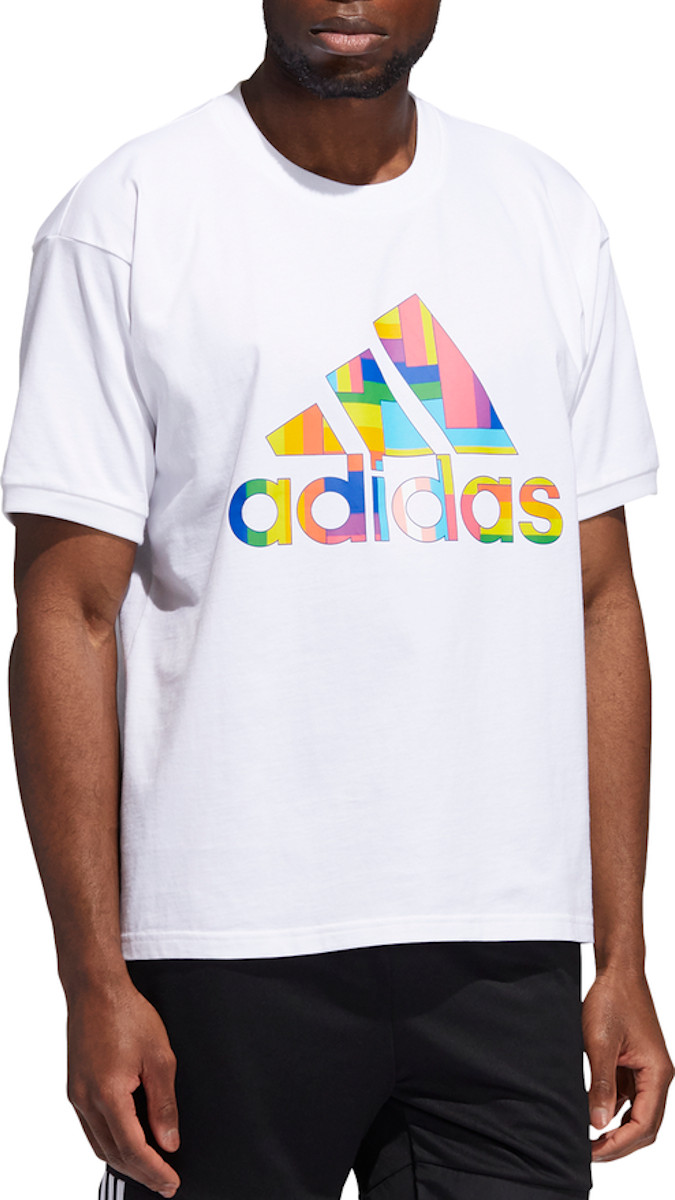 Camiseta adidas Sportswear PRIDE BADGE SS TEE Top4Fitness.com