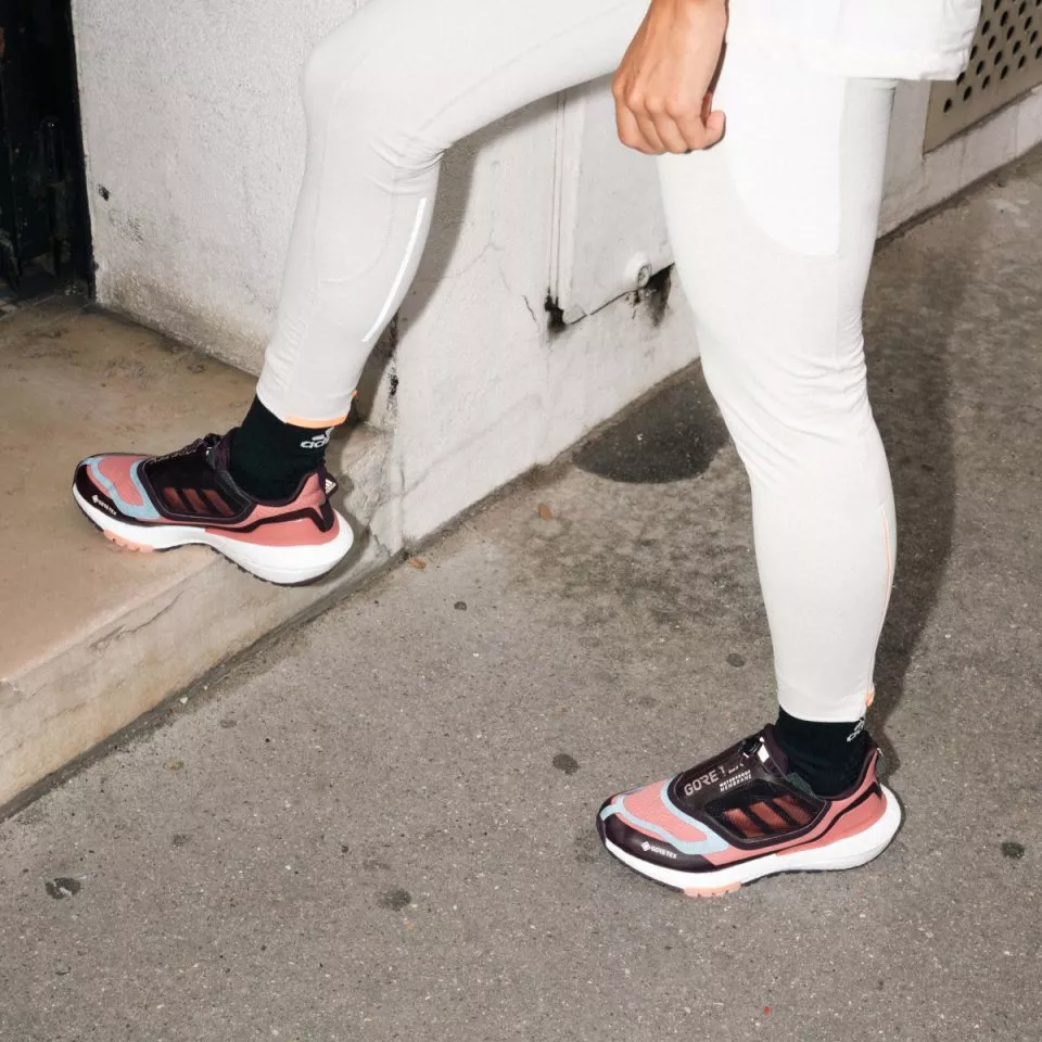 Обувки за бягане adidas ULTRABOOST 22 GTX W