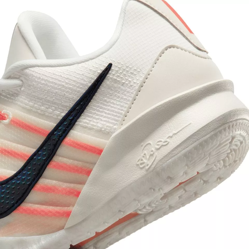 Ghete de baschet Nike Sabrina 3