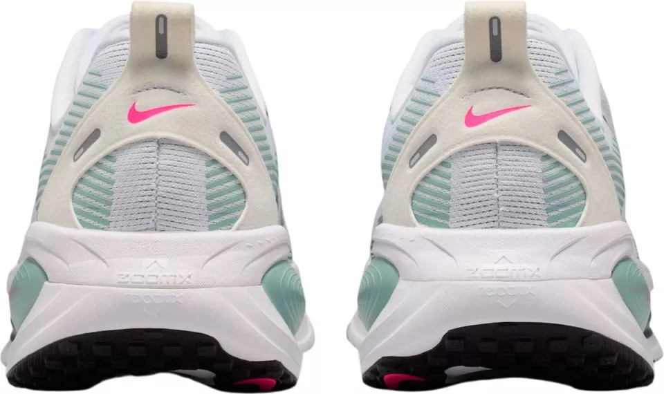 Running shoes Nike Vomero 18