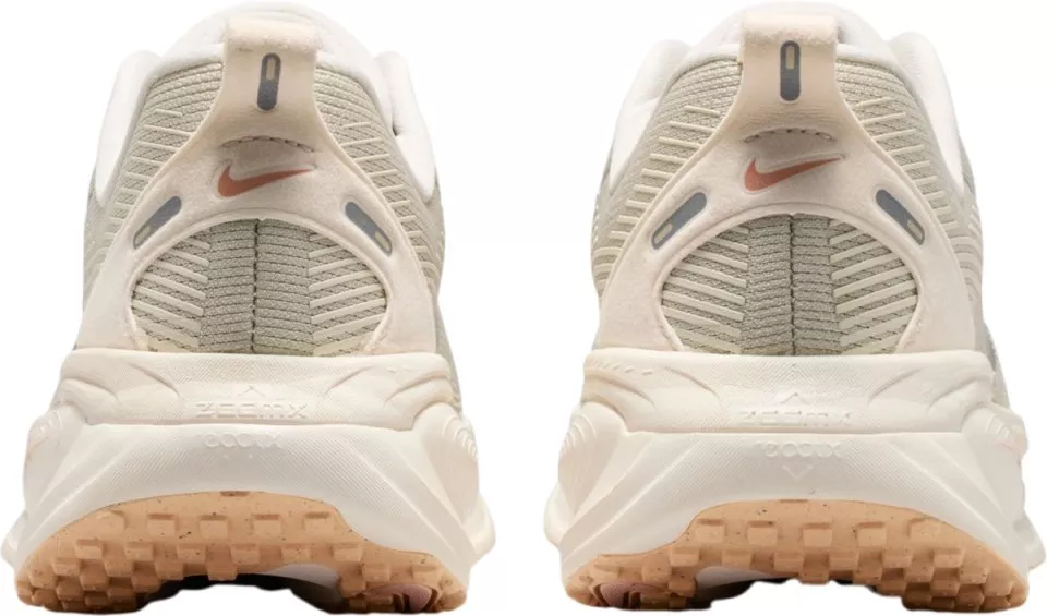 Tekaški copati Nike Vomero 18