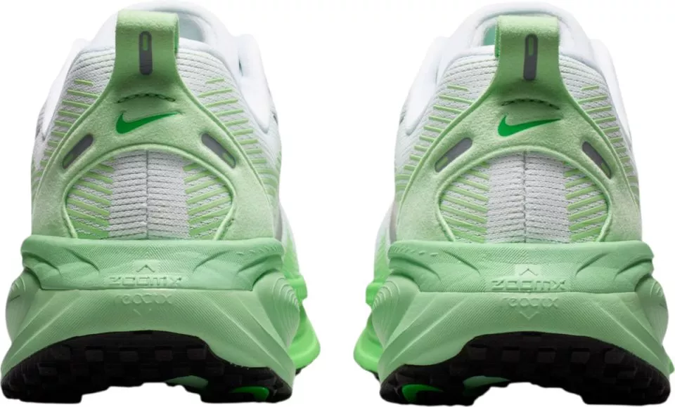 Running shoes Nike Vomero 18