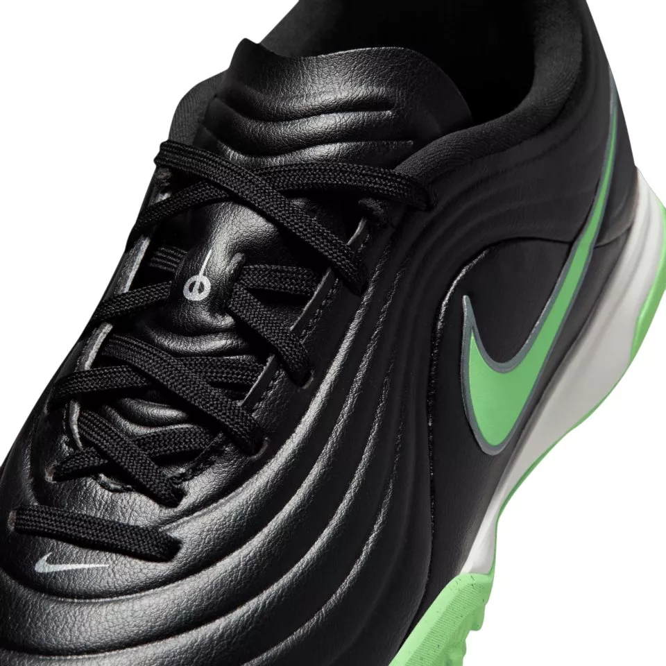 Otroški nogometni copati Nike Tiempo Maestro Academy TF