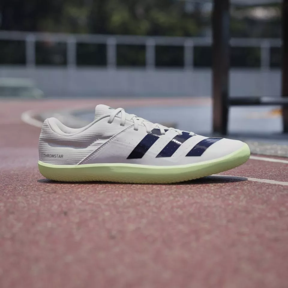 Crampoane adidas throwstar