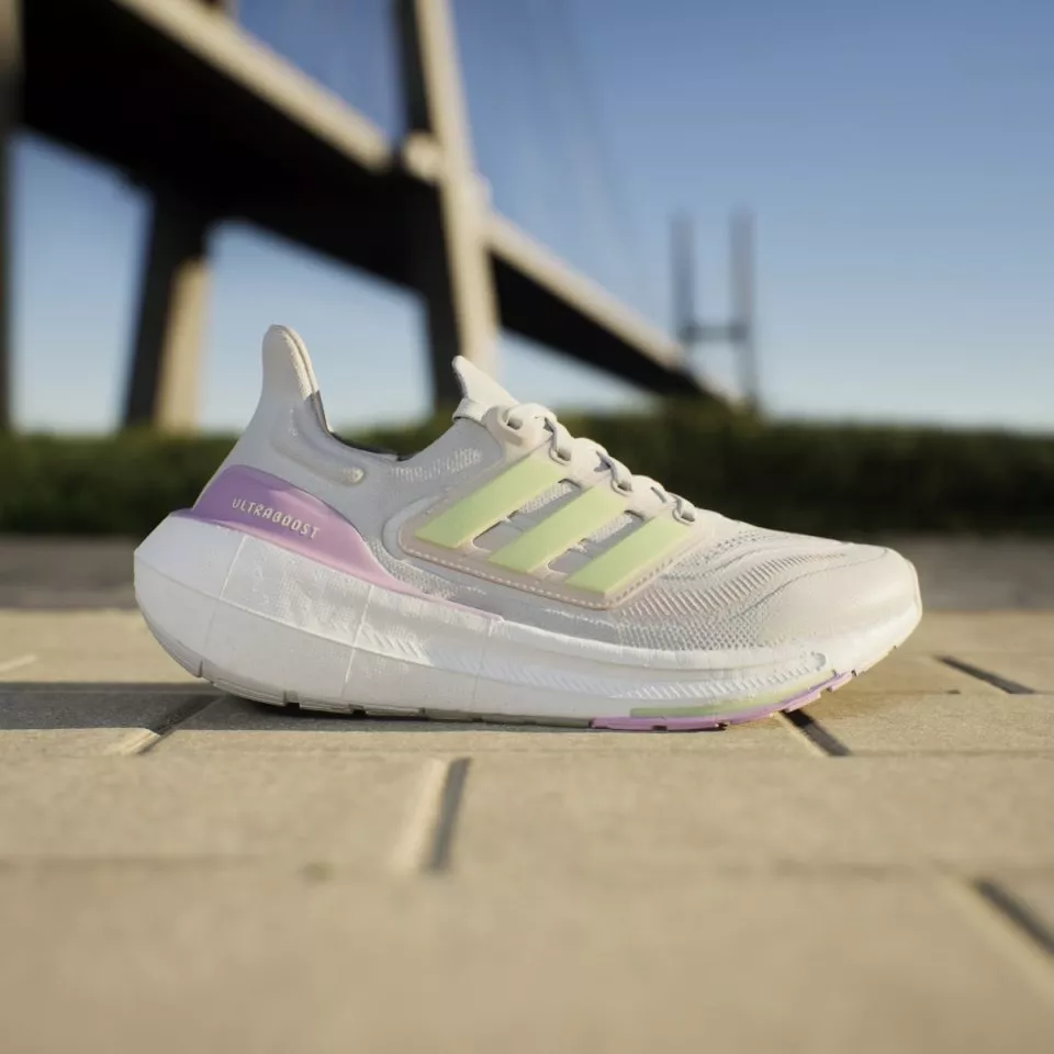 Dámské běžecké boty adidas Ultraboost Light