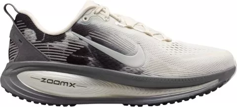 NIKE VOMERO 18 - Top4Running
