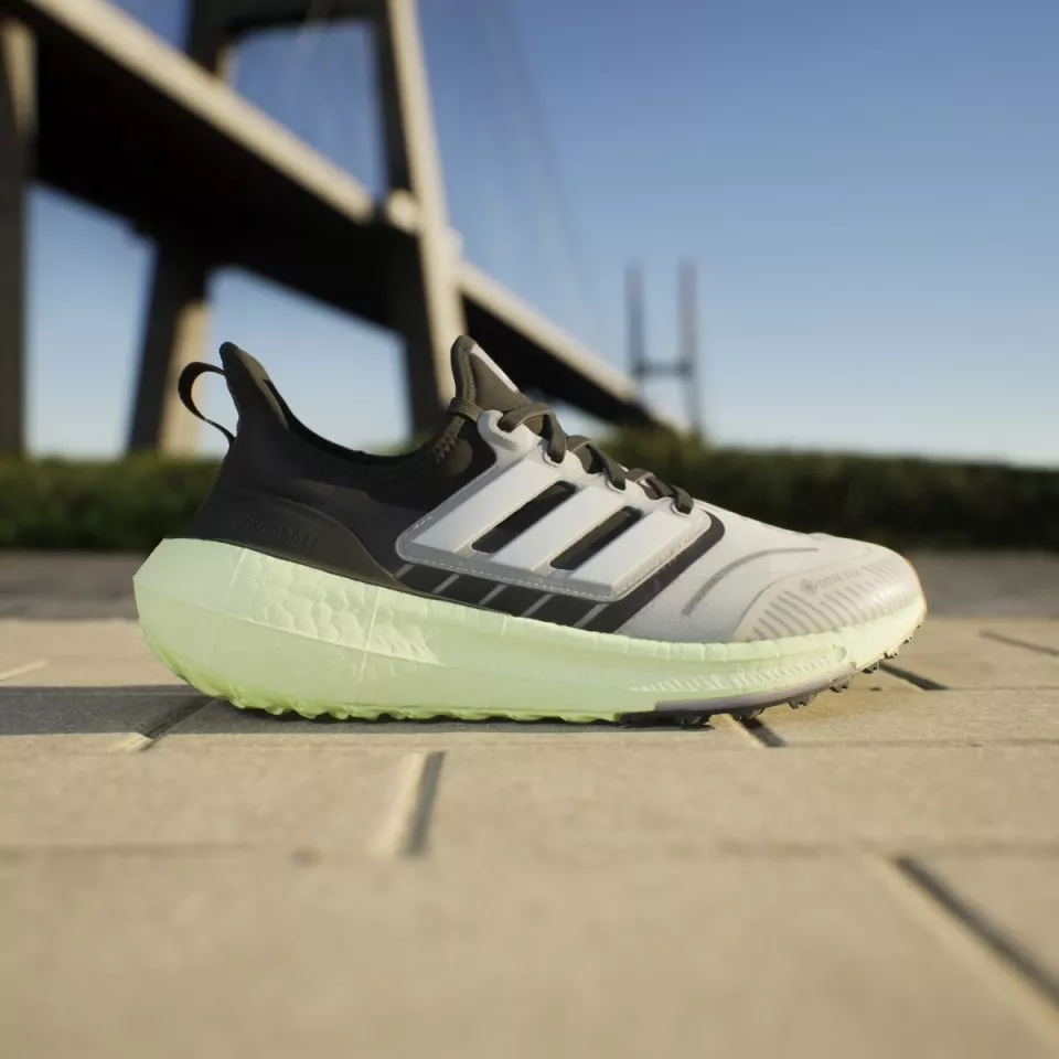 Pánské běžecké boty adidas Ultraboost Light GTX