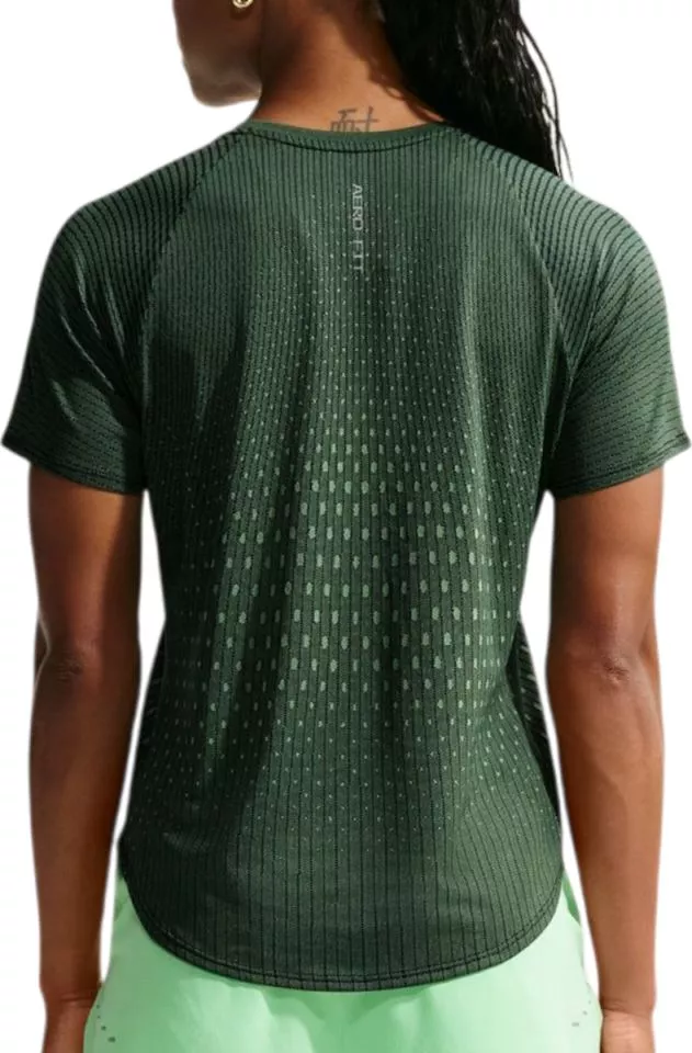 T-shirt Nike Swift