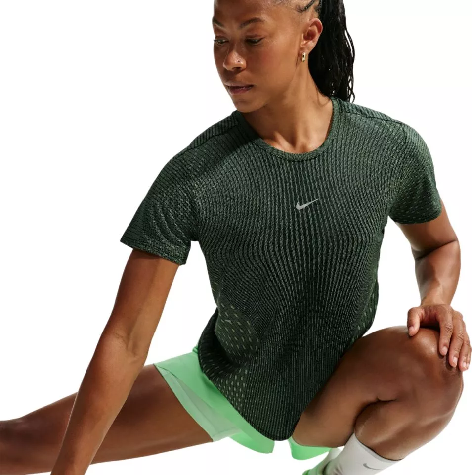 T-shirt Nike Swift