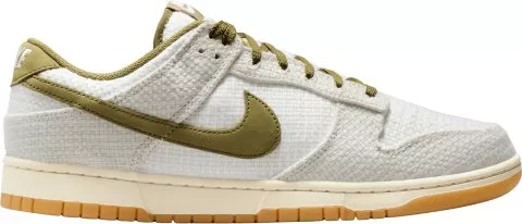 Dunk Low Retro SE Sneaker