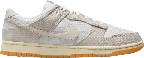 Dunk Low Retro SE Sneaker