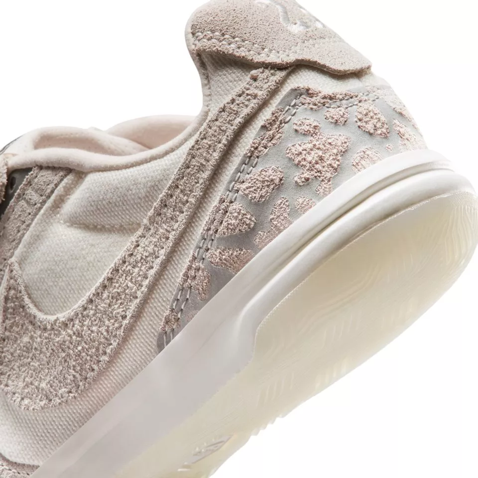 Dvoranski čevlji Nike x Jordan 23 Tiempo Streetgato SE IN Kids