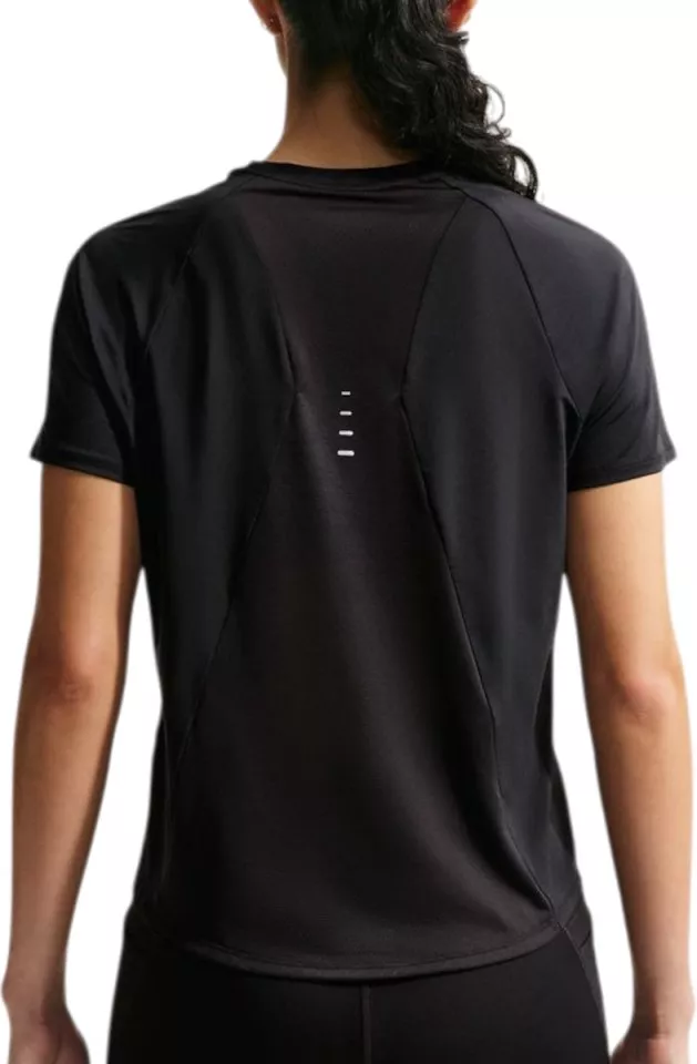 T-shirt Nike Swift