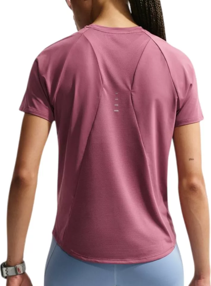 T-shirt Nike Swift