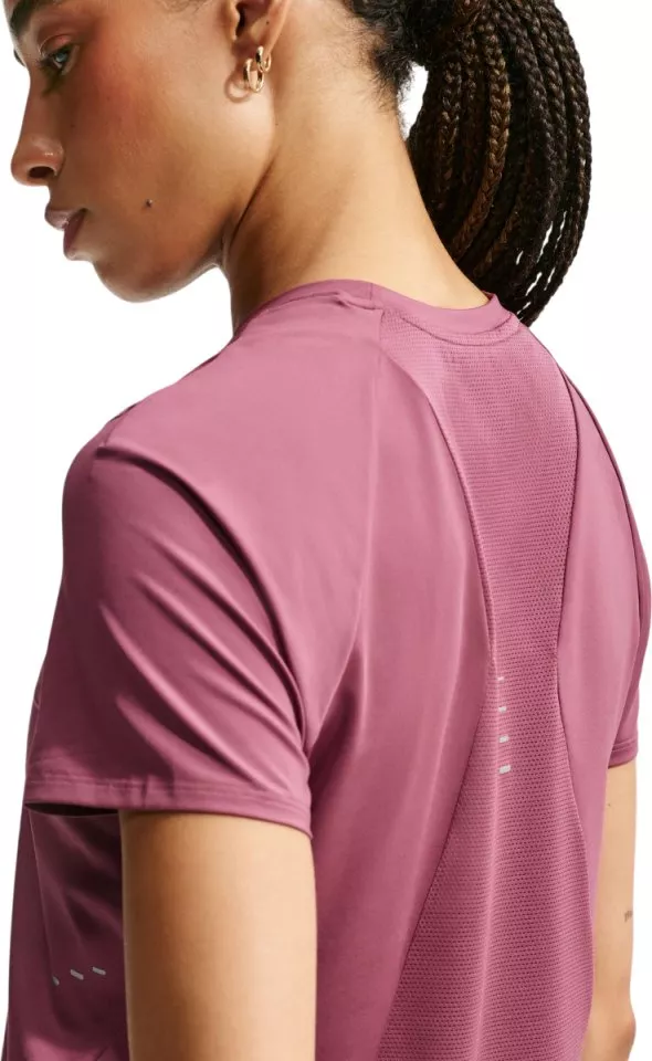 T-shirt Nike Swift
