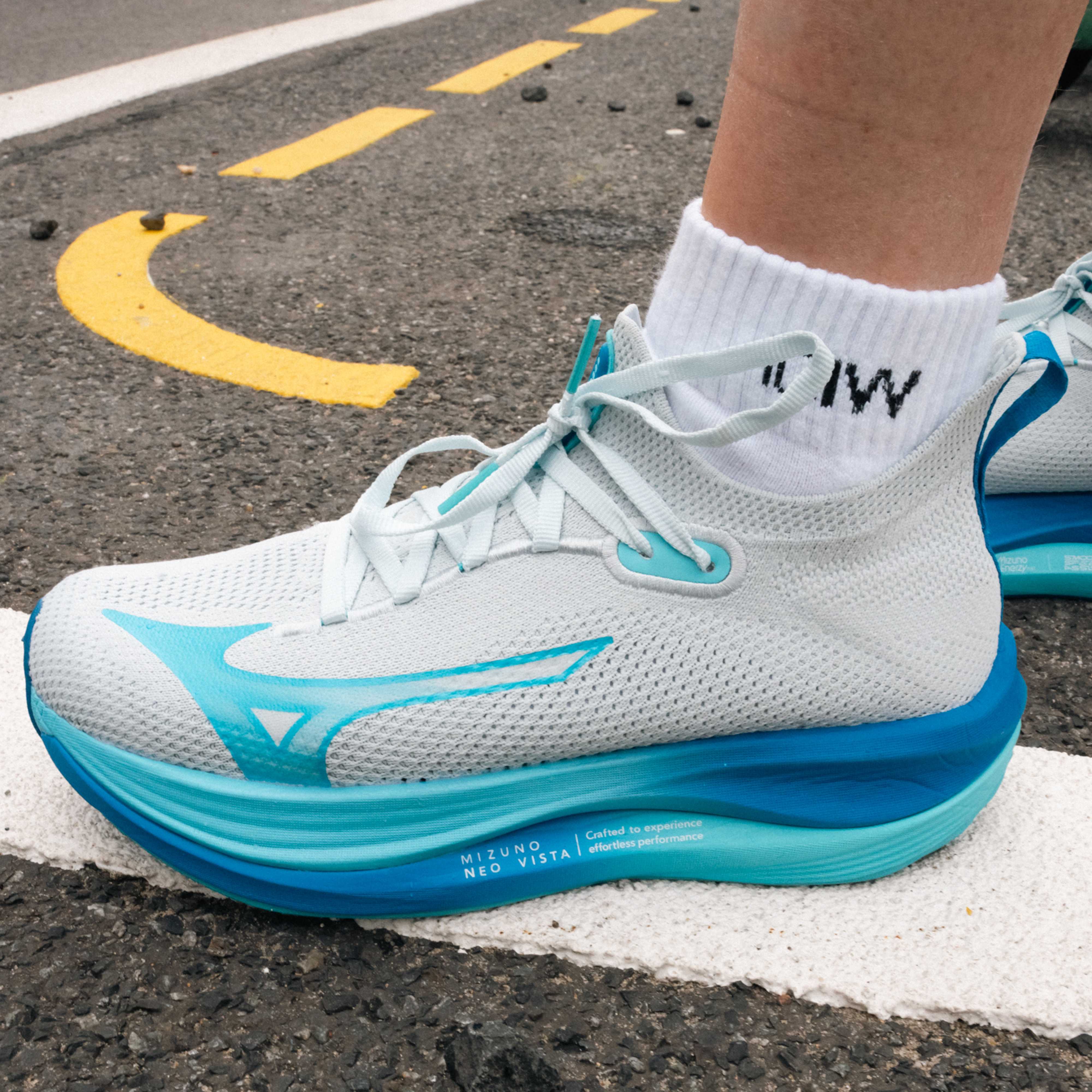 Mizuno NEO VISTA/ネオビスタ/26センチ MIZUNO NEO VISTA - Czerwony | Performance Running | Mizuno