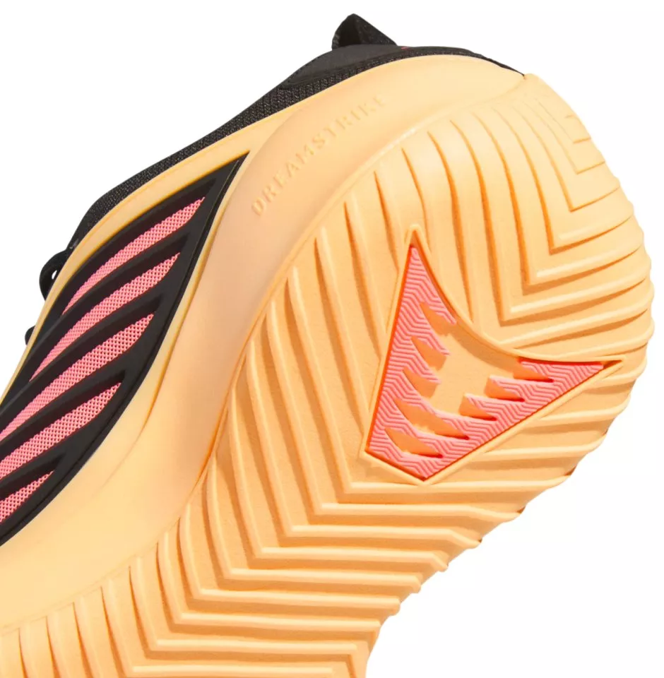 Basketball shoes adidas Believe That 1