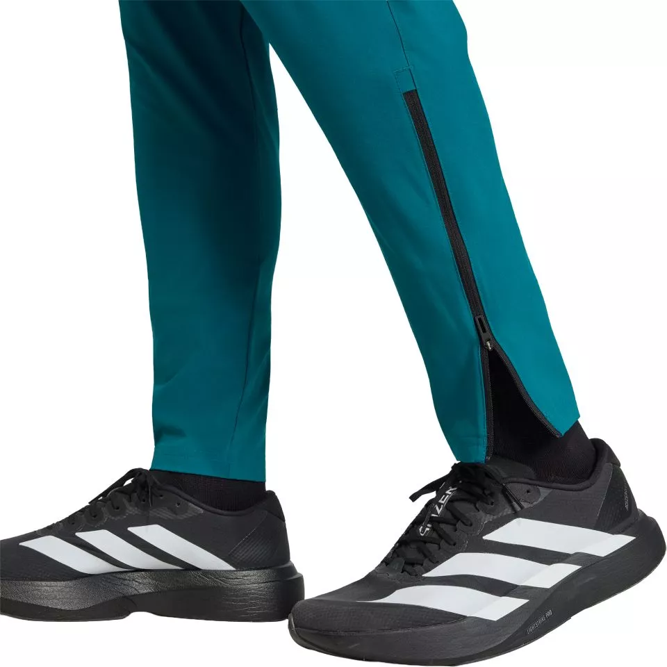 Pantaloni adidas Tiro Travel Woven