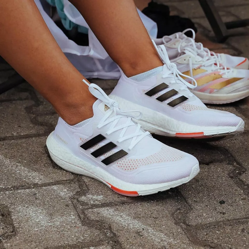 Dámské běžecké boty adidas Ultraboost 21