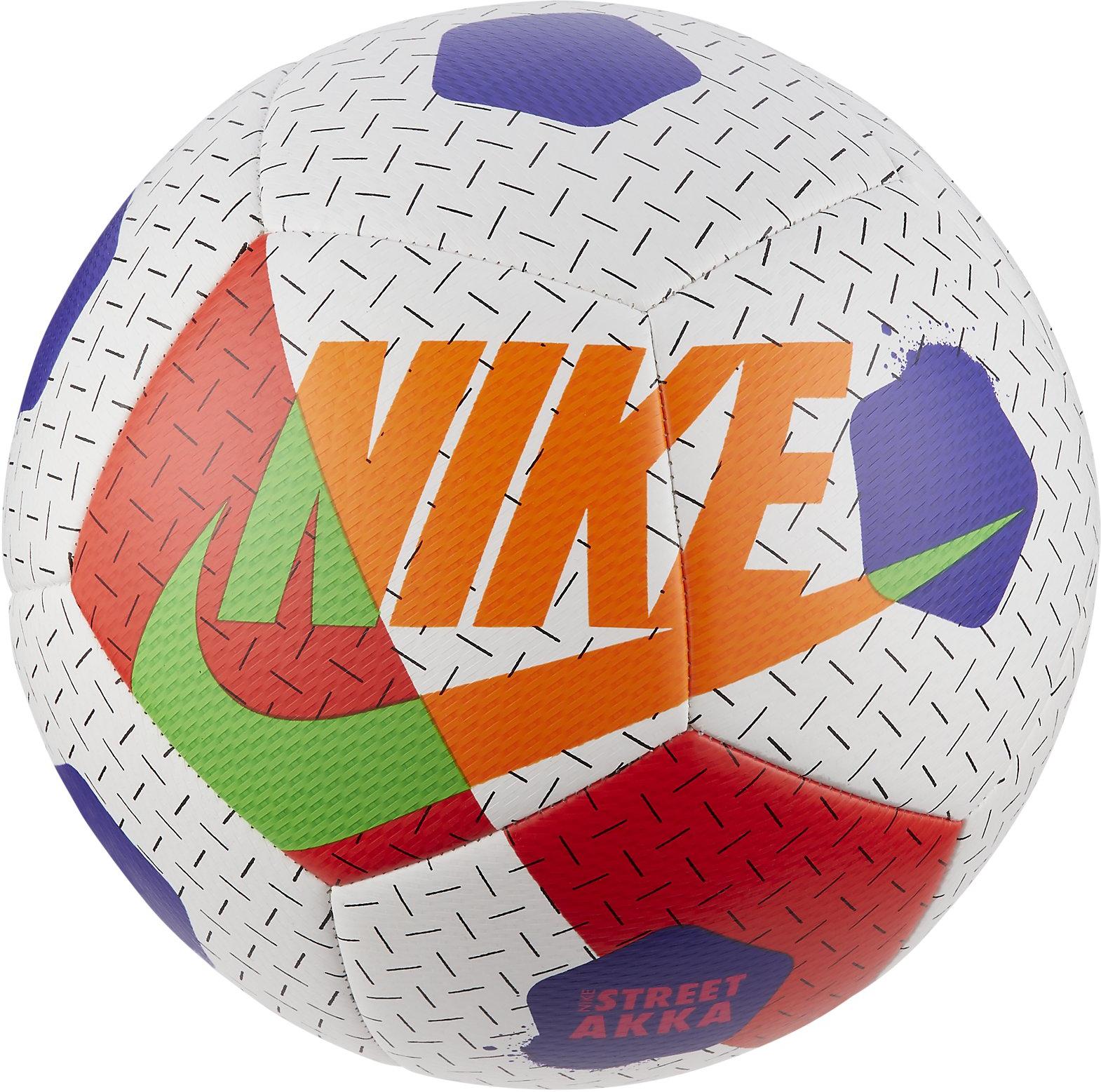 Fotbalový míč pro hraní v ulicích Nike Akka
