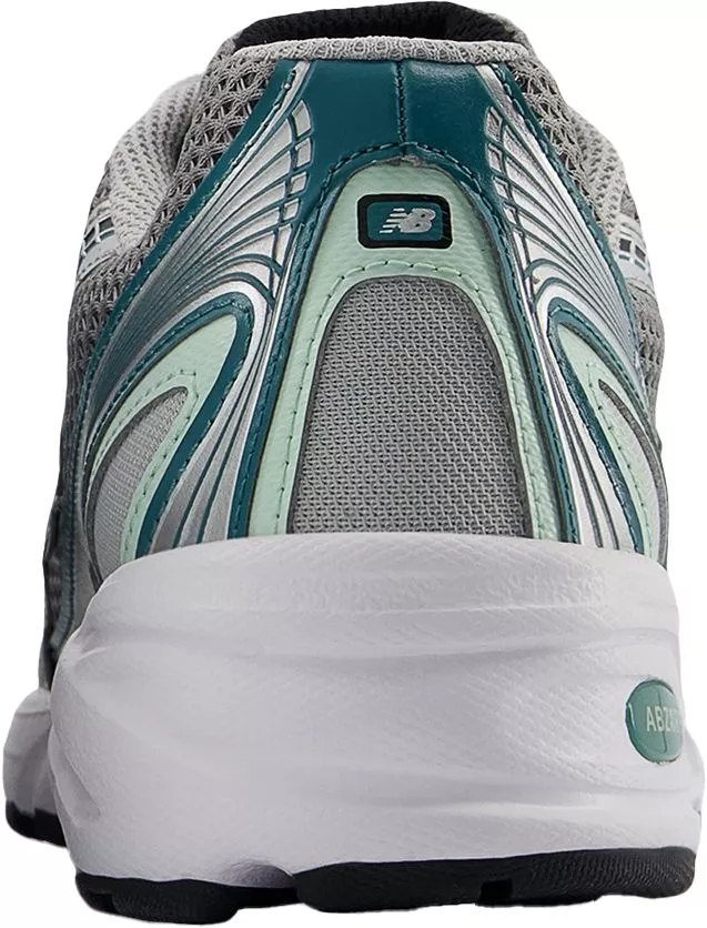 Παπούτσια New Balance 740