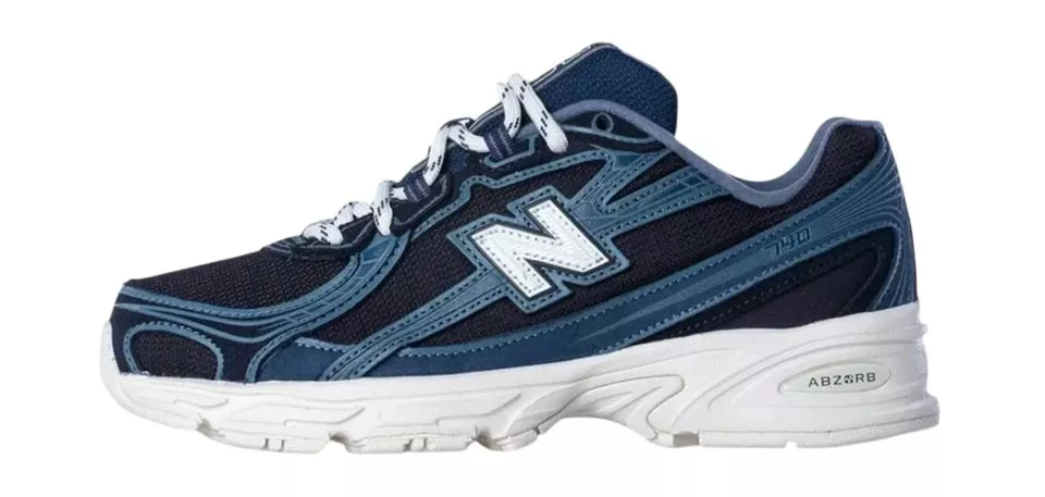 Παπούτσια New Balance 740