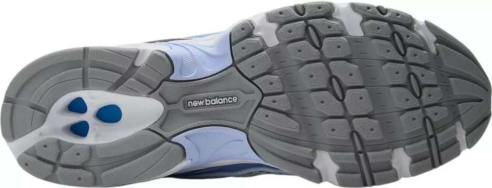 Παπούτσια New Balance 740