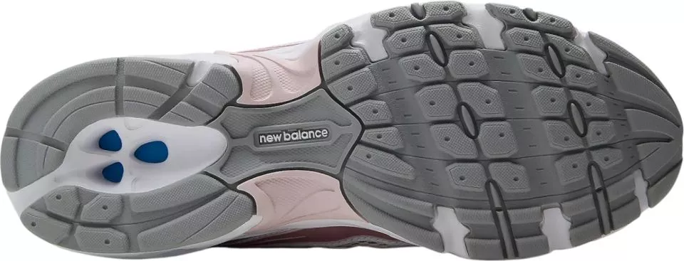 Παπούτσια New Balance 740