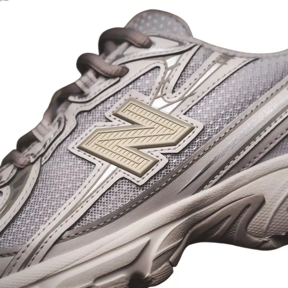Παπούτσια New Balance 740