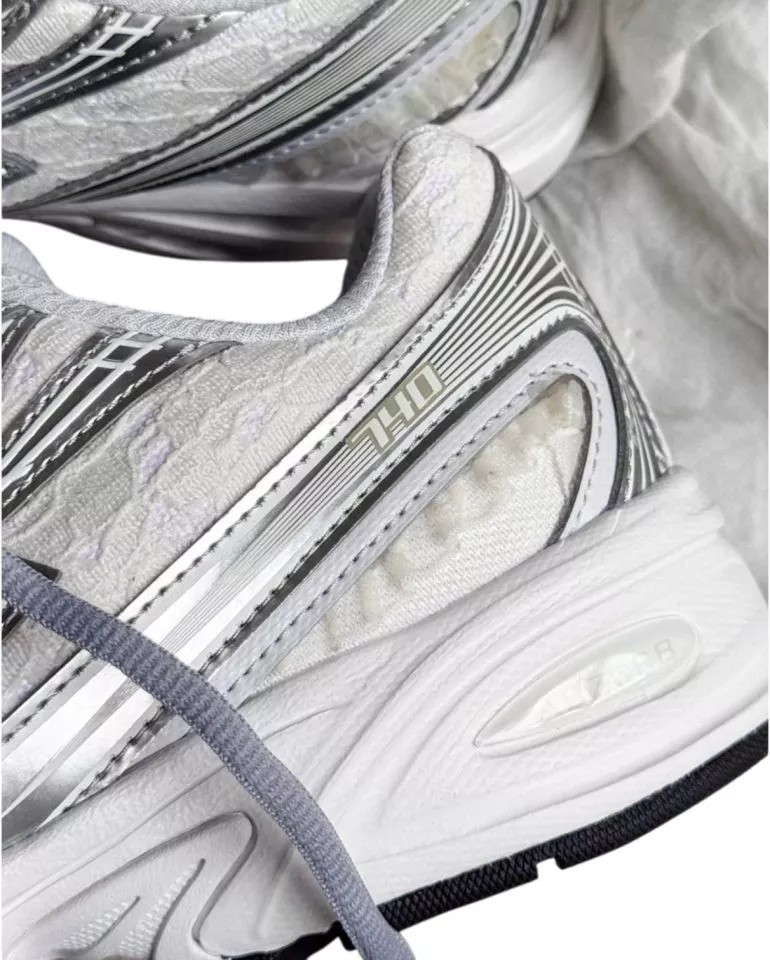 Παπούτσια New Balance 740