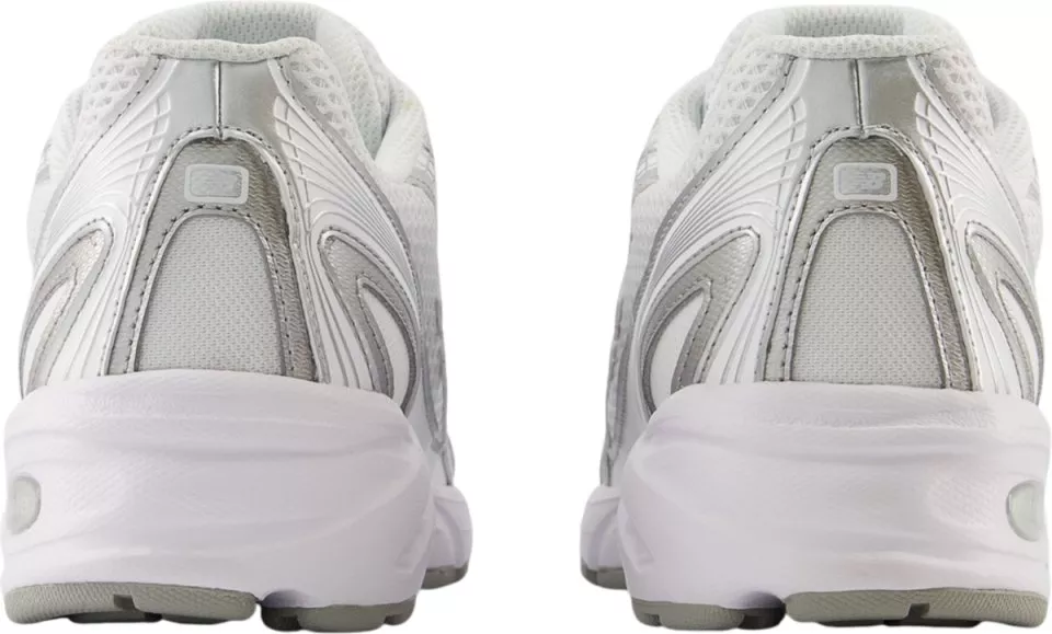 Παπούτσια New Balance 740