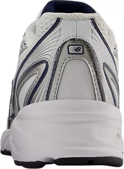 Παπούτσια New Balance 740