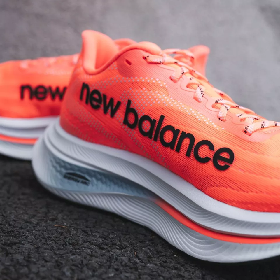 Dámské běžecké boty New Balance FuelCell SuperComp Trainer v2