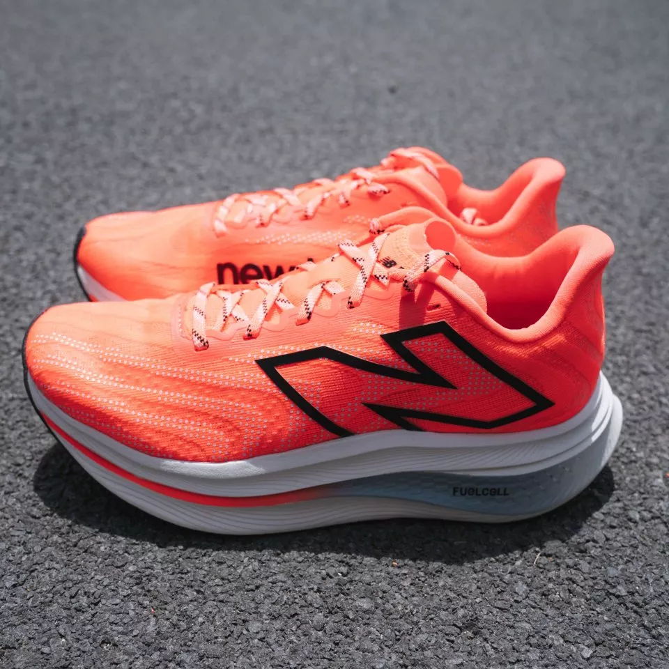 Running shoes New Balance FuelCell SuperComp Trainer v2